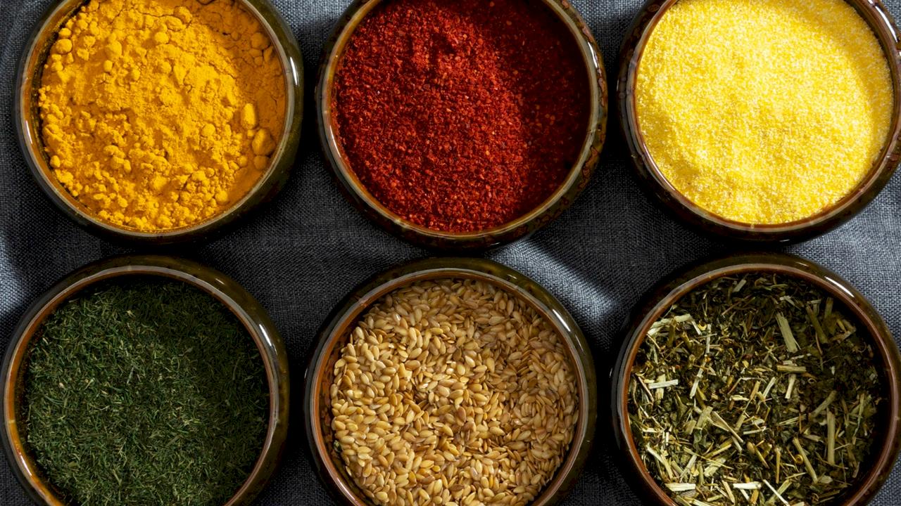 Диетологи назвали 5 трав и специй, улучшающих пищеварение