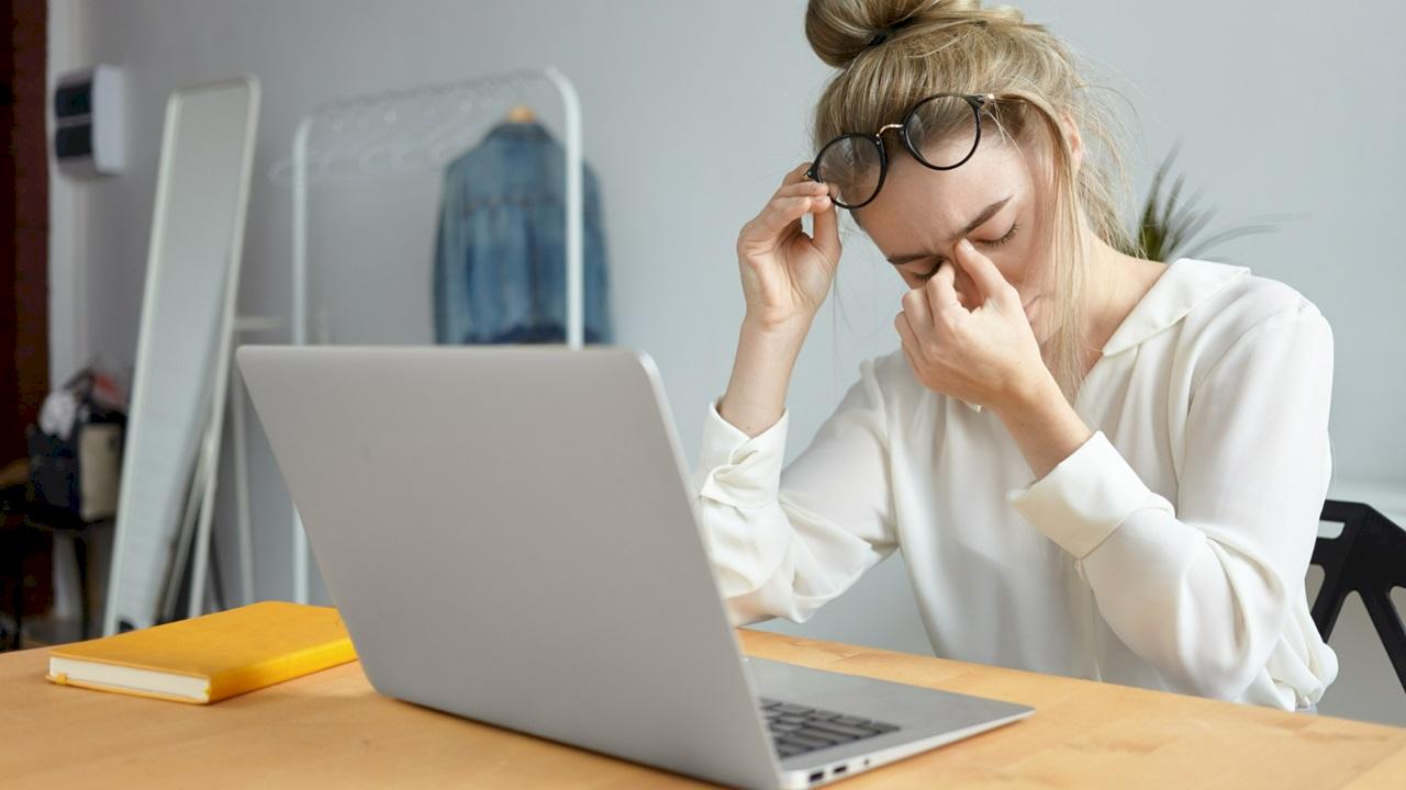 Невролог объяснил, как отличить мигрень от головной боли напряжения