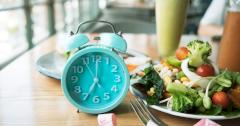 Что лучше — промежуточное голодание или подсчет калорий? Отвечают ученые