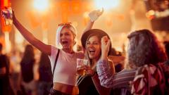 Заразившемуся – приз: в США раскрыты подпольные «ковидные вечеринки»