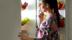 Диетолог поделилась легким способом одолеть «ночной жор»