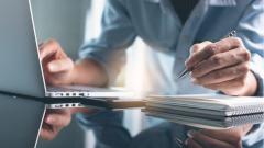 От слухов и теорий заговора вокруг пандемии коронавируса погибло более 800 человек