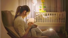 При грудном вскармливании антитела к коронавирусу передаются от матери ребёнку