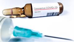 Российское правительство планирует начать массовую вакцинацию от коронавируса осенью