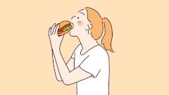 Выяснилось, почему людей тянет заедать стресс