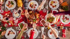 Названы частые причины вздутия живота после праздничных застолий