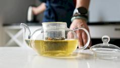 Выяснилось, сколько чашек зеленого чая защищают мозг от деменции