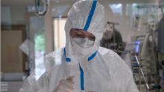 Медучреждения в России начали работу по новым правилам