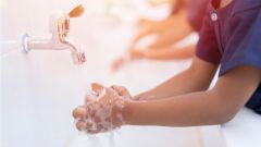 Роспотребнадзор выпустил требования к школам, садикам и детским лагерям на период пандемии