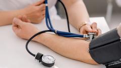 Гипертония у людей старше 60 лет повышает риск деменции: исследование