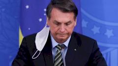 Президент Бразилии снял маску на пресс-конференции, объявляя о своём заражении коронавирусом