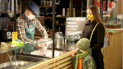 Опрос: половина россиян верит, что пандемия завершится в течение года