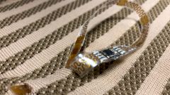 Ученые создали датчики в одежде для отслеживания пульса и других функций