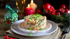 Россиянам напомнили, когда нужно доесть оливье после Нового года