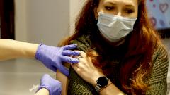 Вакцина «КовиВак» поступила в российские регионы