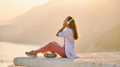 Одинокие женщины счастливее мужчин: исследование