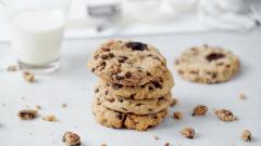 Нутрициологи назвали худшее время для перекуса и типы продуктов, которых следует избегать