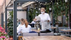 В московские кафе и рестораны запретили пускать посетителей без специального QR-кода