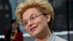 Елена Малышева объяснила, кому опасно носить маски