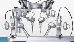 Медики успешно протестировали робота для супермикрохирургии