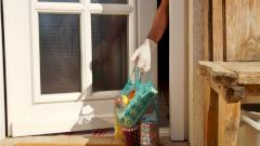 Роспотребнадзор не исключил возможности возвращения к ограничениям из-за коронавируса