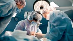 Впервые в мире хирурги провели комбинированную пересадку глаза и лица