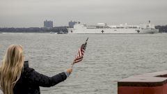 Плавучий госпиталь ВМС США поможет разгрузить больницы Нью-Йорка