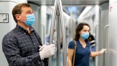 Мэрию Москвы попросили отменить требование ношения перчаток