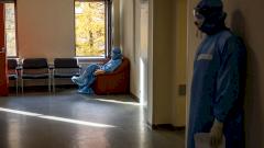 Опрос: треть медиков из «красной зоны» хотят уволиться