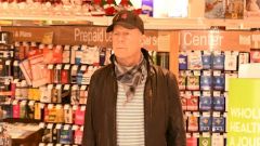 Брюса Уиллиса выгнали из аптеки из-за отказа надеть маску