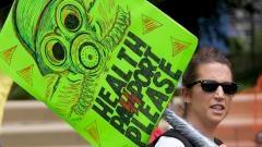 В Лондоне противники паспортов вакцинации штурмуют здание телекомпании