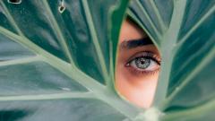 Пять признаков старения век: как решить проблему?