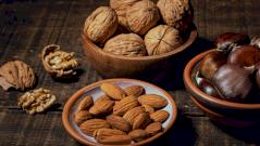 Что полезнее: миндаль или грецкие орехи