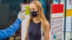 Эксперт рассказала, какой может быть температура при COVID-19