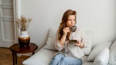 Психологи не рекомендуют пить кофе перед походом на шопинг — рассказываем, почему