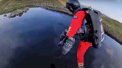 В Англии разработали реактивный костюм, чтобы медики могли летать