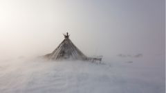 Спасатели преодолели 100 км через снежную пургу для помощи больному ребенку