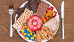 Эксперт рассказала, как разорвать связь между эмоциями и тягой к сладкому