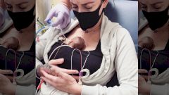 Женщина родила близнецов на 23-й неделе беременности