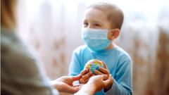 Пересмотрены данные о переносе COVID-19 детьми