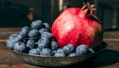 Гранаты vs голубика: какой продукт полезнее