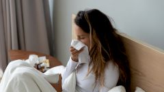 Медики рассказали об изменении первых симптомов COVID-19 в четвертую волну