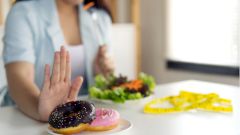 Диетолог-терапевт поделилась лайфхаком, как легко отказаться от десерта