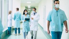 Эксперты объяснили, нужно ли переболевшим вакцинироваться от COVID-19