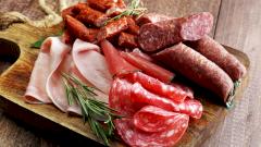 Колбаса и сосиски ухудшают мыслительные способности: исследование