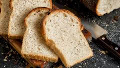 Найдена связь между алкоголем, белым хлебом и раком прямой кишки