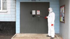 Онищенко заявил об опасности заразиться коронавирусом в подъездах