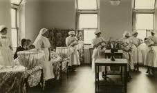 Как проходили роды 100 лет назад