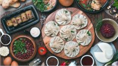 В Грузии запретили застолья, чтобы ограничить распространение COVID-19