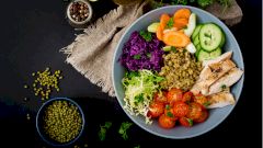 Диетолог рассказал, с чего начать правильное питание